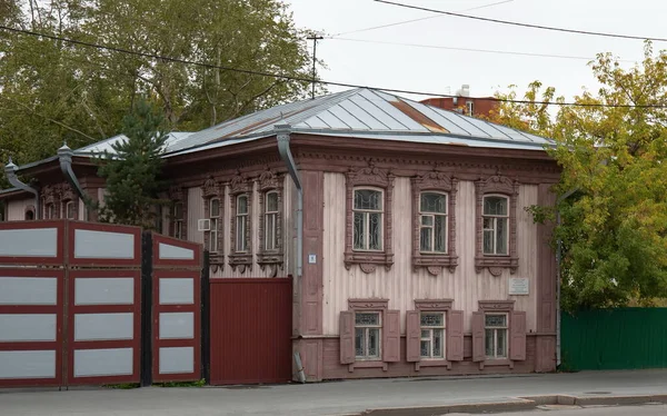 Gyönyörű Régi Ház Központjában Tyumen — Stock Fotó