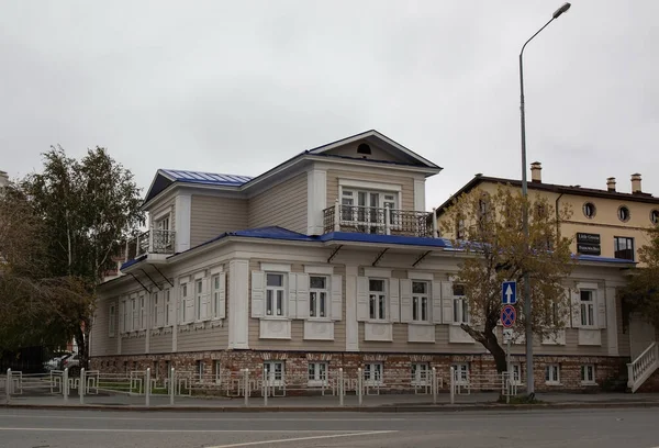 Piękny Stary Dom Centrum Tyumen — Zdjęcie stockowe