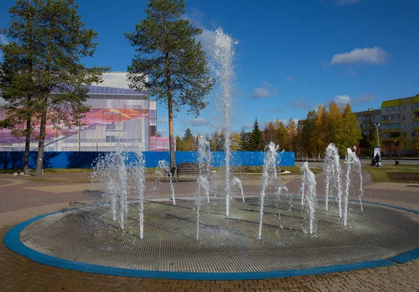 Hermosa Fuente Centro Ciudad Noyabrsk Yamal —  Fotos de Stock
