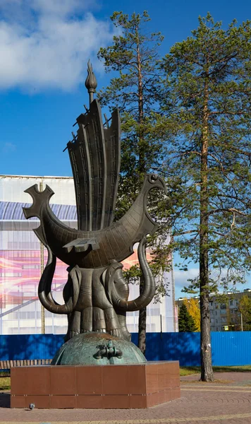 Belle Sculpture Dans Centre Ville Noyabrsk Sur Yamal — Photo