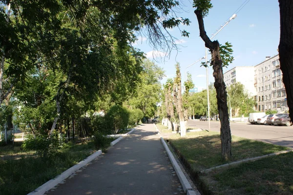 Hermosa Vista Día Claro Callejón Plaza Central Ciudad Kokshetau —  Fotos de Stock