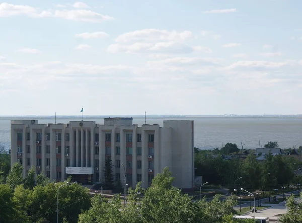 Piękny Widok Jasny Dzień Nad Jeziorem Kopa Centrum Kokshetau — Zdjęcie stockowe