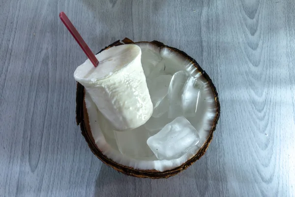 Hindistan cevizli soğuk dondurma.