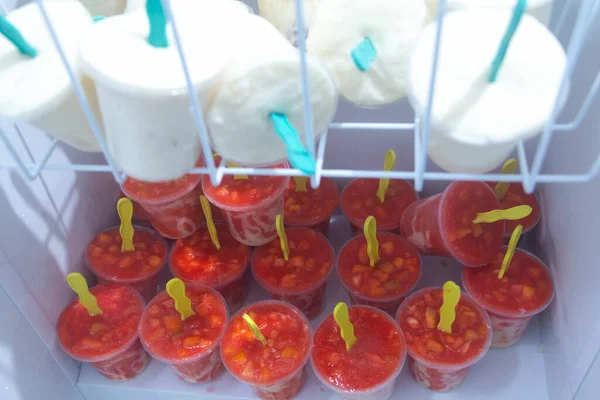 Meyve suyu dondurması.