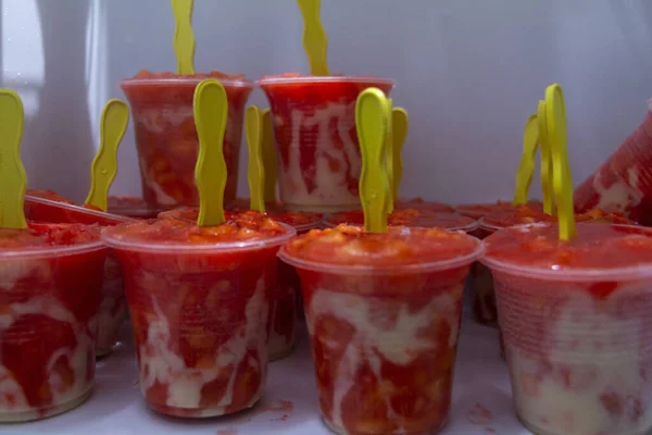 Meyve suyu dondurması.