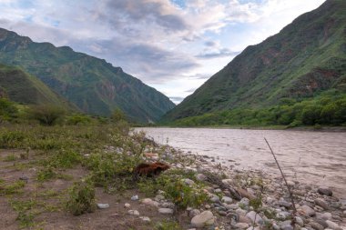 El camino del Chicamocha, cadena montanosa ubicada en Santander, cuyo nombre tambien lleva el rio que lo atraviesa