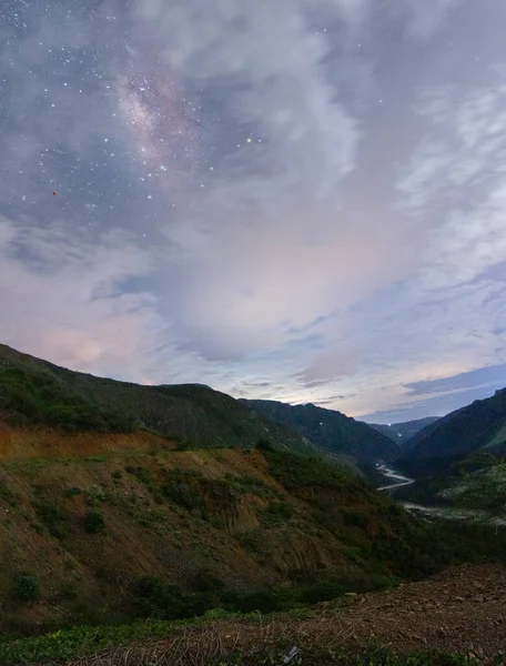 Milkyway View River Chicamocha Canyon Clooudy Night — стоковое фото
