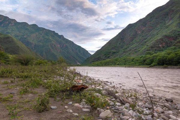 El camino del Chicamocha, cadena montanosa ubicada en Santander, cuyo nombre tambien lleva el rio que lo atraviesa