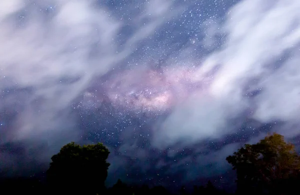 Bulutlu bir gecede galaktik merkez