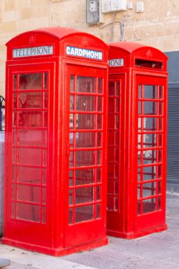 Eski telefon kulübesi, modernliğe adapte olmuş.