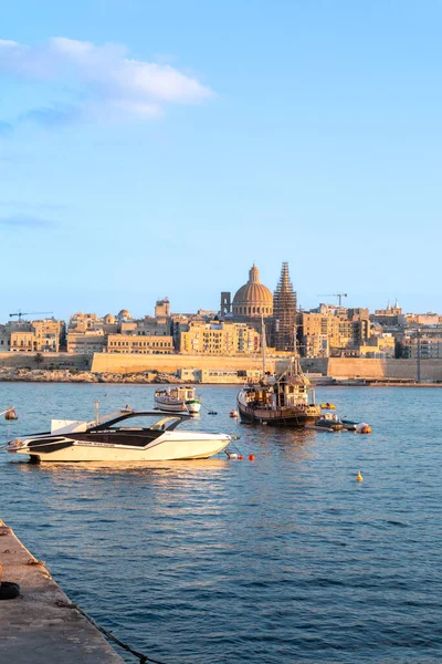 Navega Por Bahía Malta Junto Puerto Sliema —  Fotos de Stock
