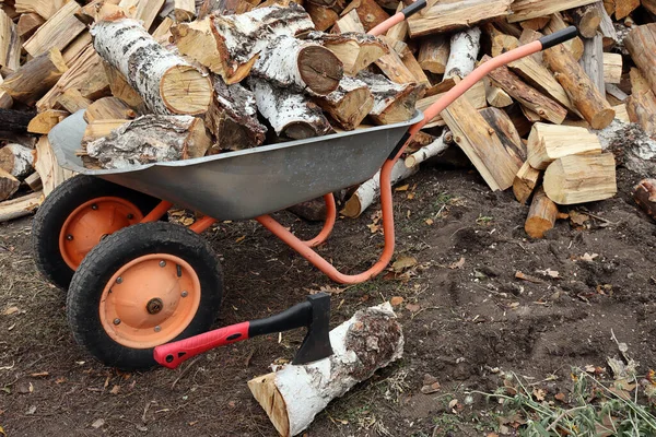 Wheelbarrow Firewood Yard Stuck Log Preparation Heating House — Stock Photo, Image