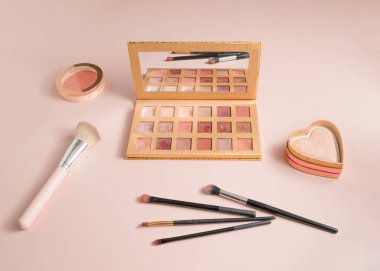 Layout of makeup gentle coral colors.