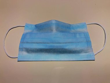 Beyaz arka planda tıbbi koruyucu maske, Coronavirus 'u önleme, wuhan virüsünün korunma faktörü, kırpma yolu ile...