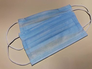 Beyaz arka planda tıbbi koruyucu maske, Coronavirus 'u önleme, wuhan virüsünün korunma faktörü, kırpma yolu ile...