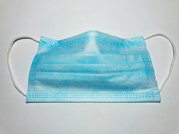 Beyaz arka planda tıbbi koruyucu maske, Coronavirus 'u önleme, wuhan virüsünün korunma faktörü, kırpma yolu ile...