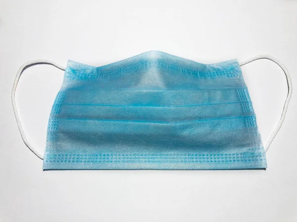 Doktor maskesi ve korona virüs koruması beyaz arka planda izole edildi