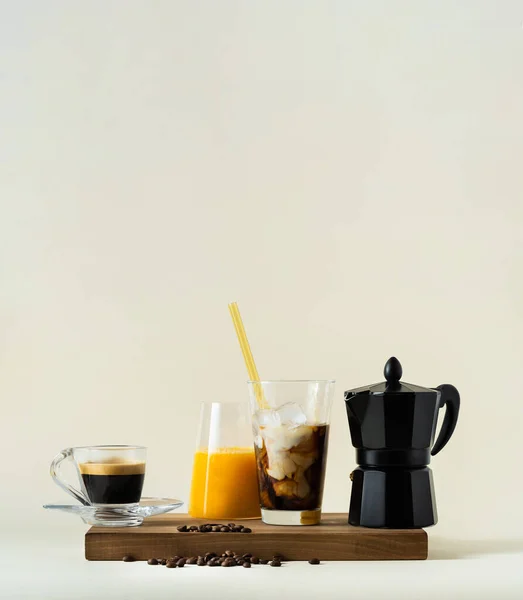 Morgon Kaffe Koncept Espresso Kaffe Med Och Mjölk Och Apelsinjuice — Stockfoto