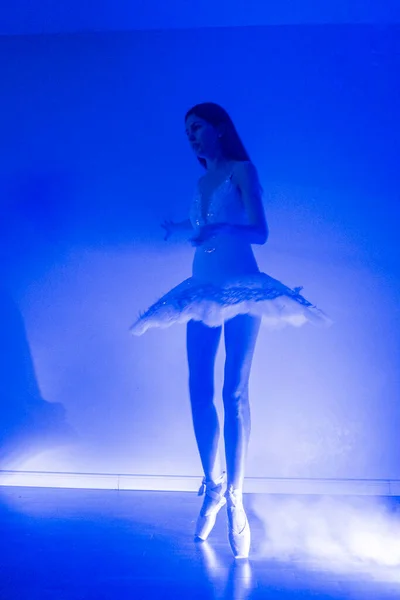 Ballerina Long Legs Posing Blue Light — Zdjęcie stockowe