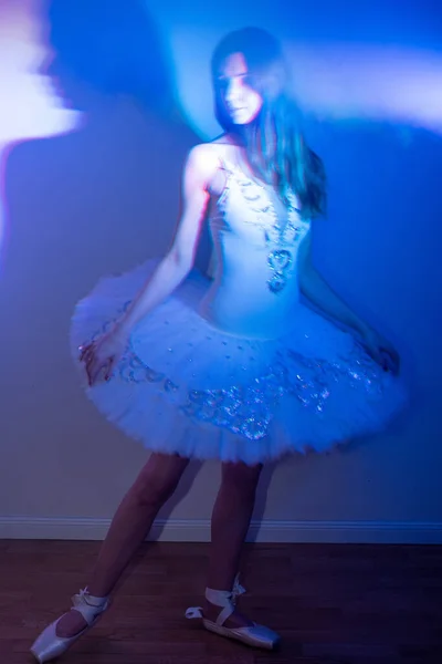 Ballerina Long Legs Posing Blue Light —  Fotos de Stock