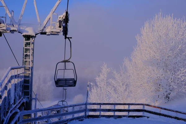 Árboles Cubiertos Nieve Las Heladas Una Estación Esquí Ascensor Funicular —  Fotos de Stock