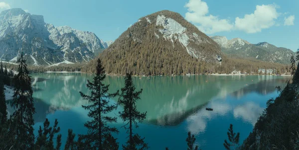 Paisaje Lago Rodeado Montañas Árboles —  Fotos de Stock