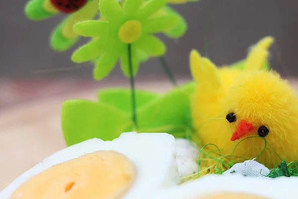 Figura Pollo Pascua Huevos Pollo Hervidos Decoración Fiesta Comida Para — Foto de Stock