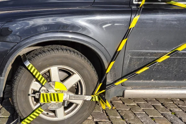 Bilhjulet Låst Och Startas Grund Olaglig Parkeringsöverträdelse Polisutrustning För Att — Stockfoto