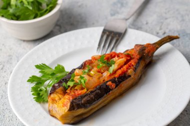 Geleneksel lezzetli Türk yemekleri; patlıcan yemekleri, Türkçe adı; imam bayildi