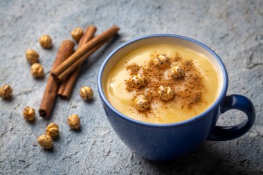 Kızarmış nohut Boza veya Bosa ile geleneksel Türk içeceği