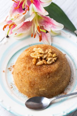 Geleneksel Türk irmik tatlı çöl halkası (Türkçe adı; irmik helvasi)