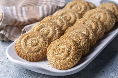 Kombe adında kurabiye kalıplarından yapılmış kurabiyeler. Antakya 'nın geleneksel yerel yemekleri.