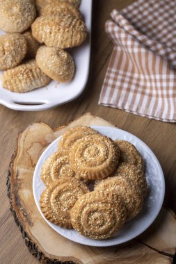 Kombe adında kurabiye kalıplarından yapılmış kurabiyeler. Antakya 'nın geleneksel yerel yemekleri.