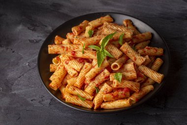 Domates soslu makarna.