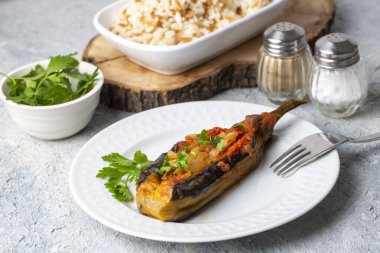 Geleneksel lezzetli Türk yemekleri; patlıcan yemekleri, Türkçe adı; imam bayildi