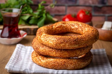 Simit adında bir Türk fast food simidi. Susamlı Türk simidi Simit. Simit geleneksel Türk pastanesidir. Türkçe isim; simit - hayat