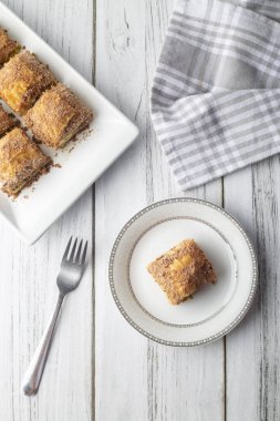 Geleneksel Türkçe yeni tatlı şam fıstıklı soğuk sütlü baklava (Türkçe adı; soguk baklava)
