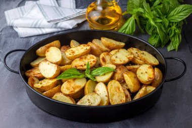 Lezzetli görünümlü fırında patates, yemek konsepti fotoğrafı..