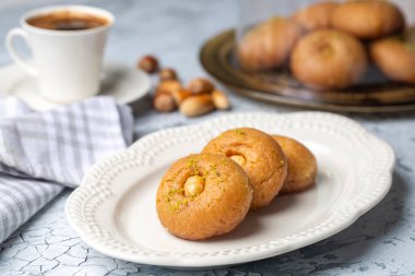 Geleneksel lezzetli Türk tatlısı (Türkçe: Sekerpare)).