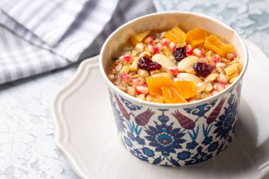 Geleneksel lezzetli Türk tatlıları; Ashura (Emin).