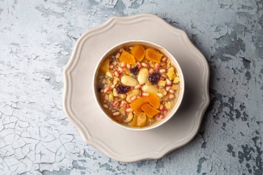 Geleneksel lezzetli Türk tatlıları; Ashura (Emin).