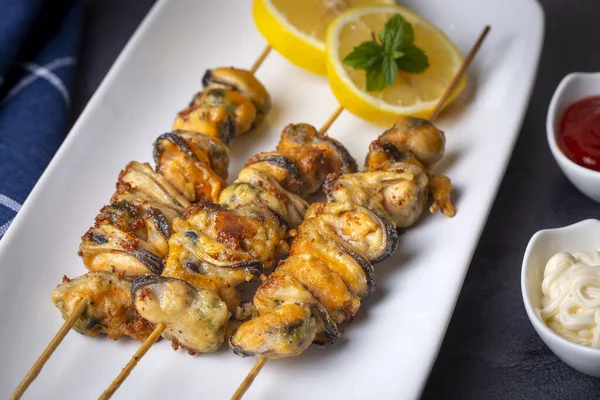 Kızarmış midye, lezzetli midye (Türkçe adı; midye tava, polis ablası midye).