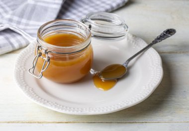 Sağlıklı kahvaltı için baharatlı süt reçeli (Türkçe adı; sut receli)