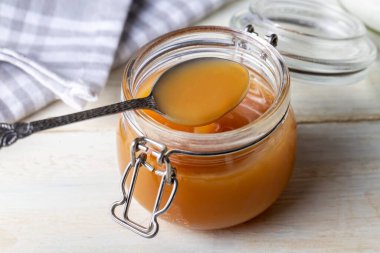 Sağlıklı kahvaltı için baharatlı süt reçeli (Türkçe adı; sut receli)