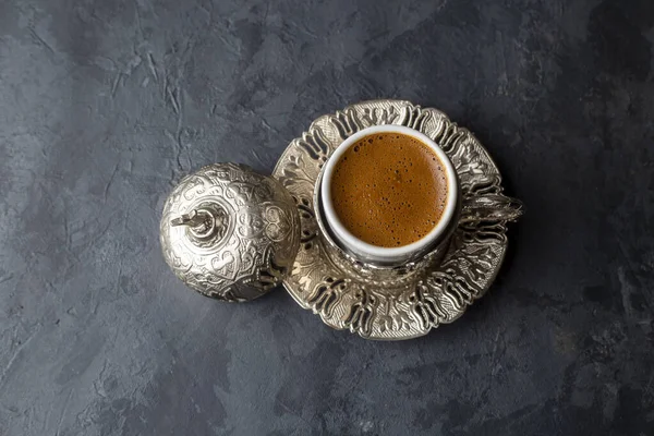Tradizionale Delizioso Caffè Turco Sullo Sfondo Nero — Foto Stock