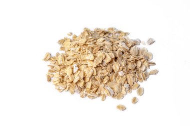 Kuru haddelenmiş yulaf izole yığını