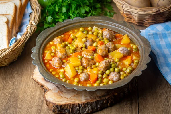 Turkisk Mat Grön Ärtgryta Med Köttbullar Kofte Eller Kofta Bezelye — Stockfoto