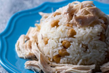 Kıyma ve sebzeli pirinç.