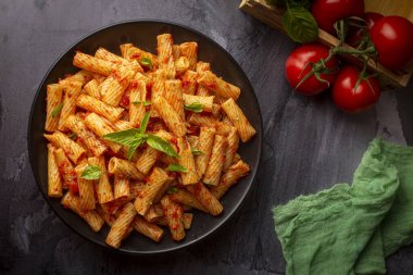 Domates soslu makarna.