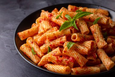 Domates soslu makarna.